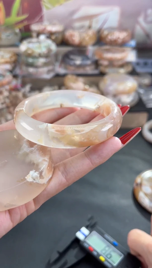 手镯玛瑙/玉髓未镶嵌55（纯天然赠品镯心 不保证完美）