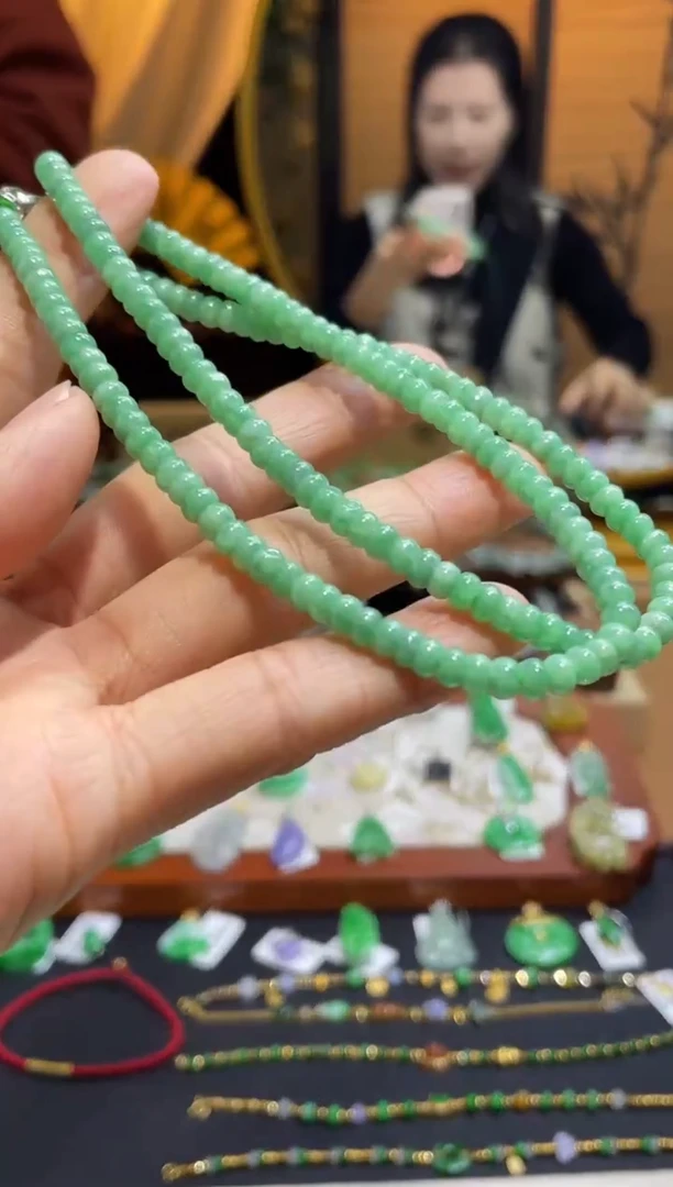 颈饰未镶嵌翡翠项链