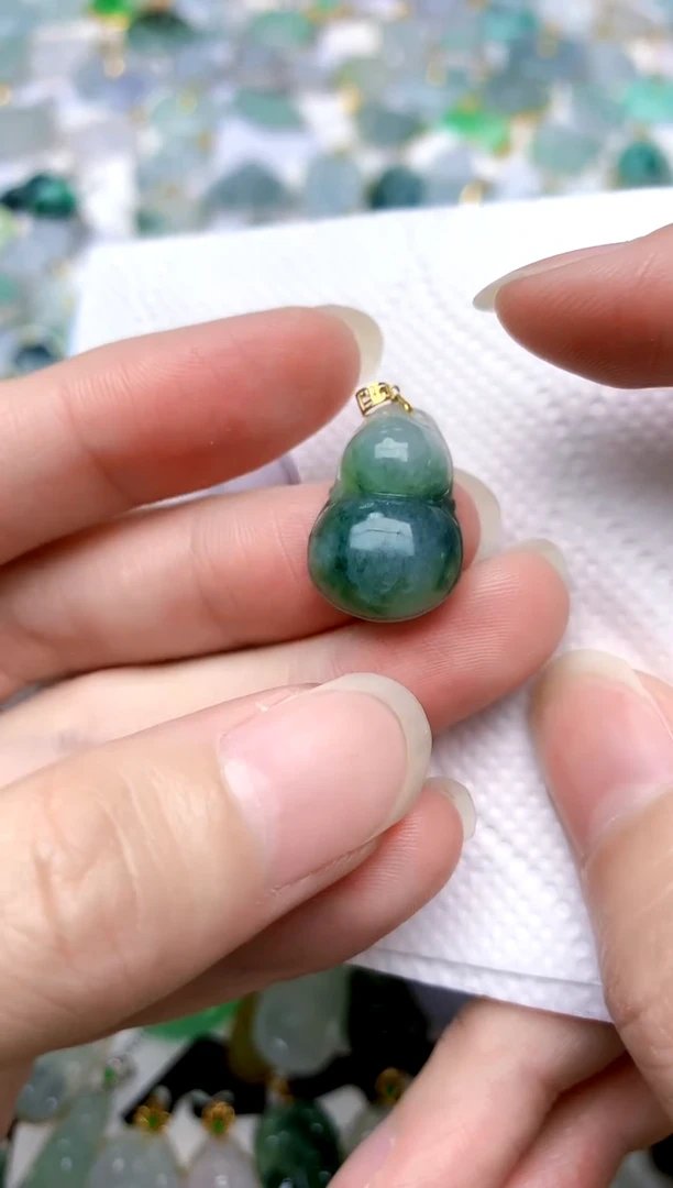 颈饰18K金镶嵌翡翠天然A货翡翠