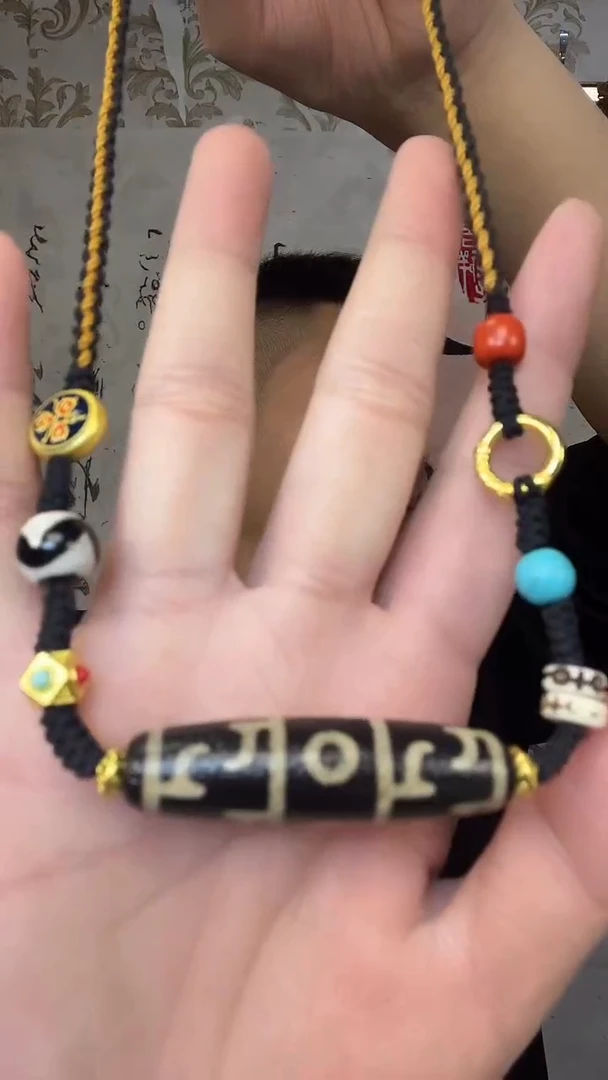 未镶嵌颈饰玛瑙/玉髓莲师三眼