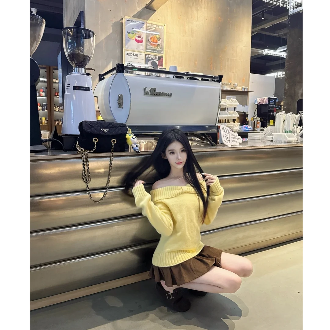 黄色一字肩上衣女秋冬新款甜美宽松休闲慵懒针织衫毛衣配显瘦短裙