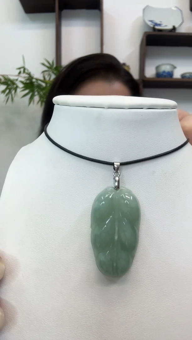 颈饰银S925镶嵌翡翠叶子