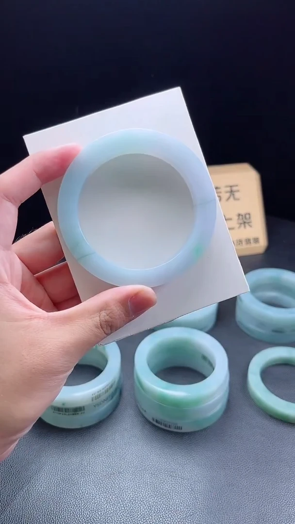 未镶嵌手镯定制翡翠冰**洁定制