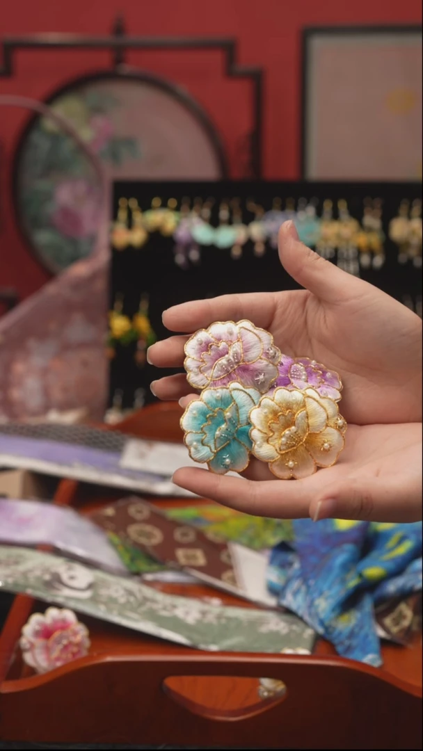 刺绣L****?非遗绒花手工饰品