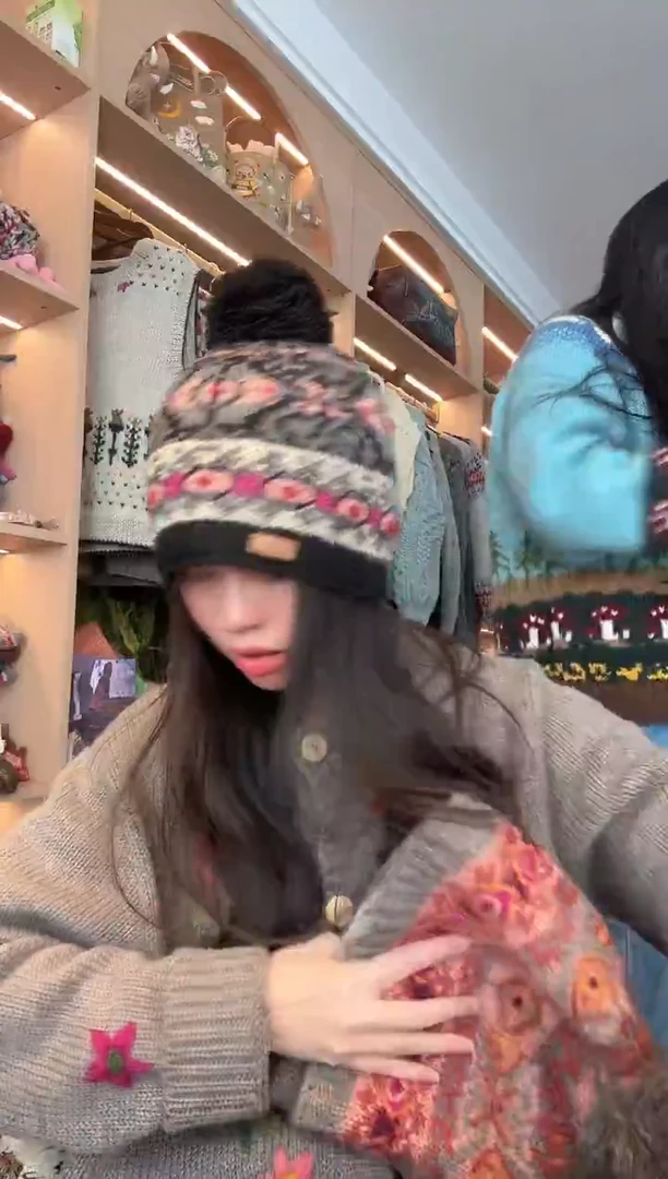 羊毛黑玫瑰单球帽