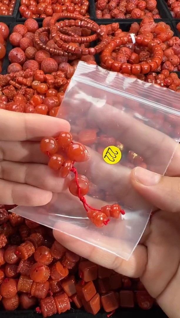 南红玛瑙未镶嵌颈饰1