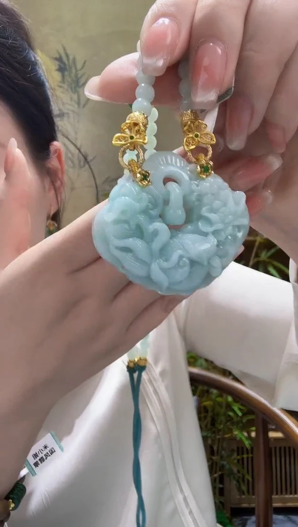 翡翠未镶嵌颈饰吊坠