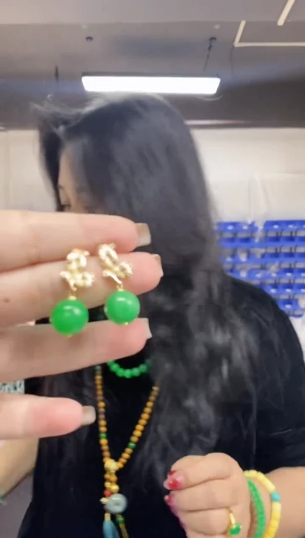 【闪购商品】翡翠耳饰未镶嵌多样性发其一颜色微差