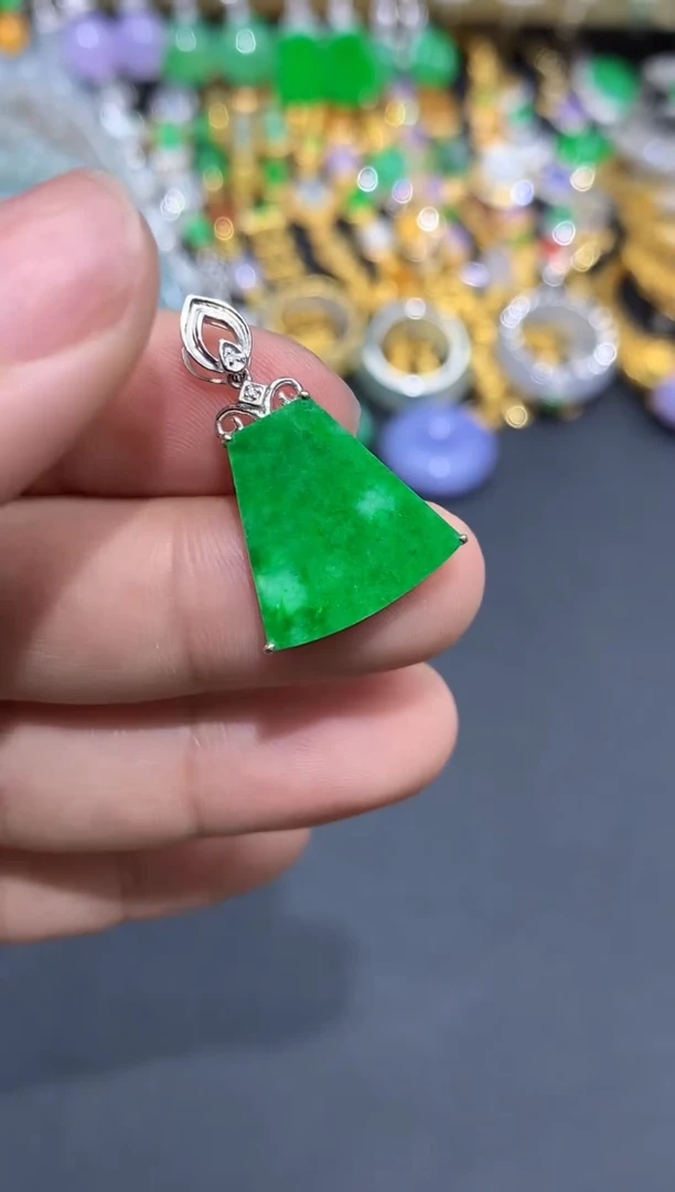 翡翠18K金镶嵌颈饰82-春日珠宝