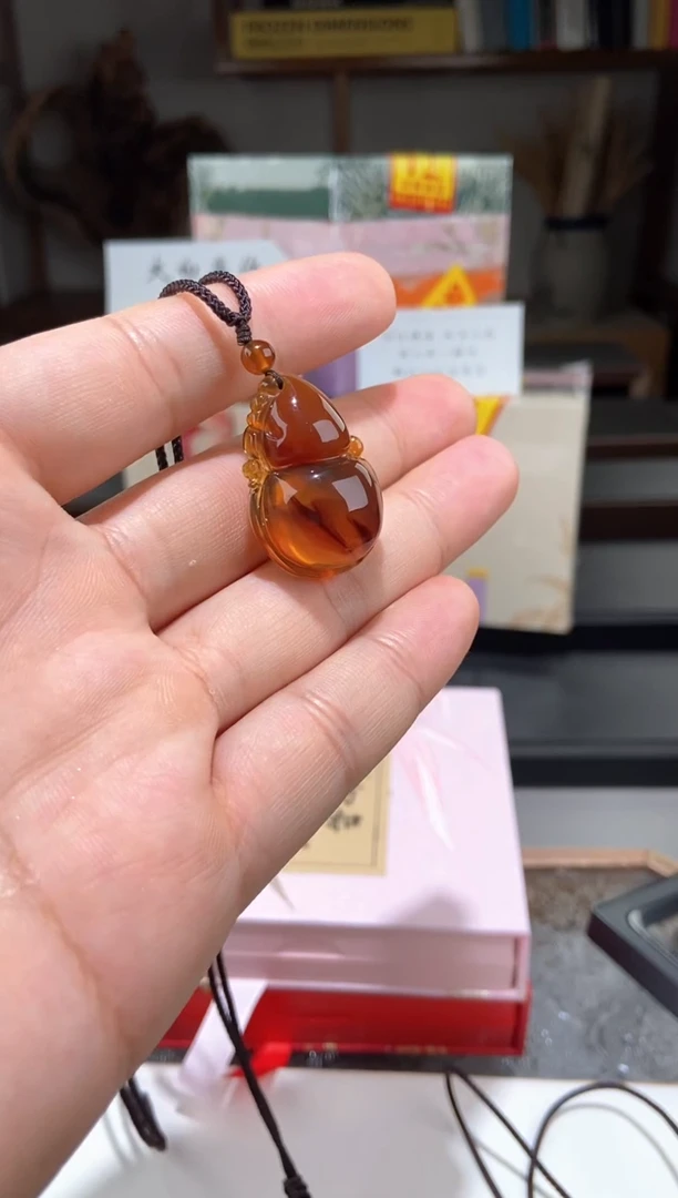 琥珀颈饰未镶嵌金棕珀葫芦