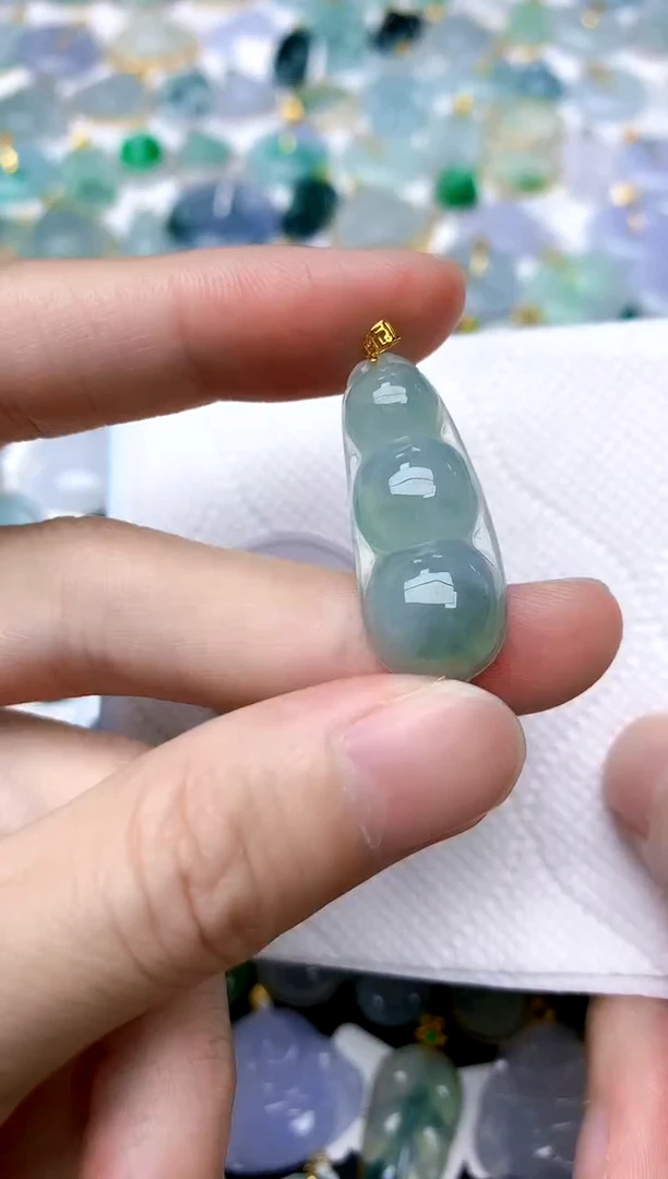 颈饰18K金镶嵌翡翠天然A货翡翠