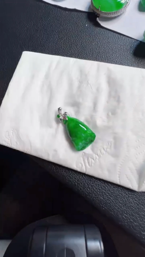 吊坠(不含链)18K金镶嵌翡翠1680