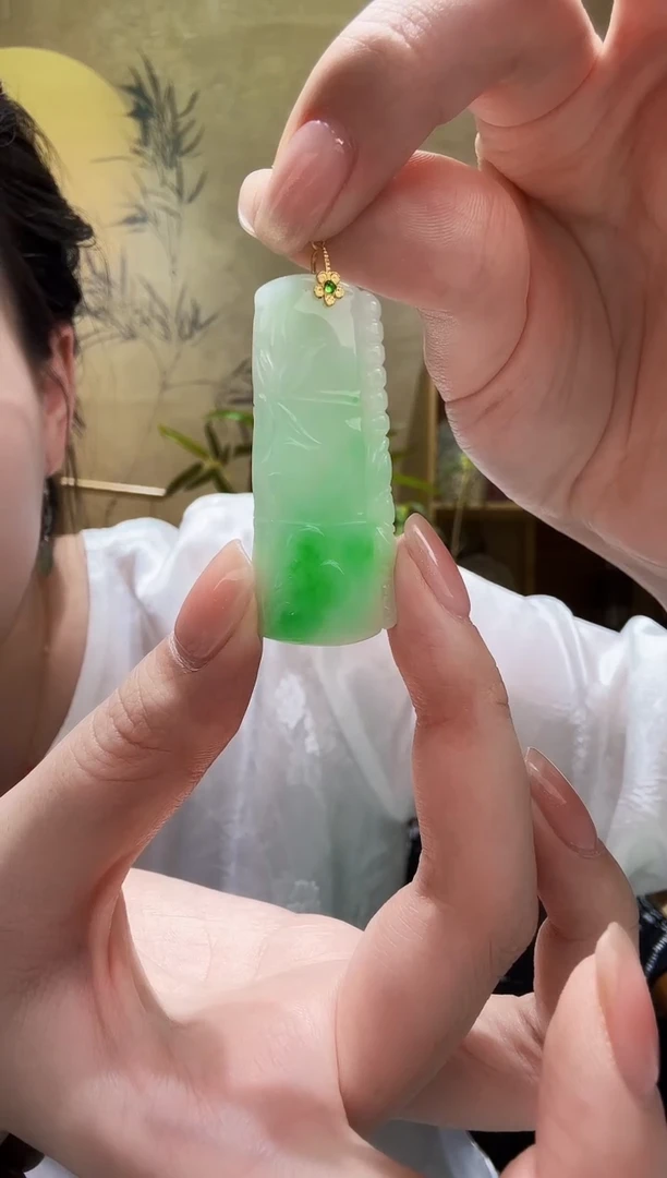 颈饰未镶嵌翡翠吊坠