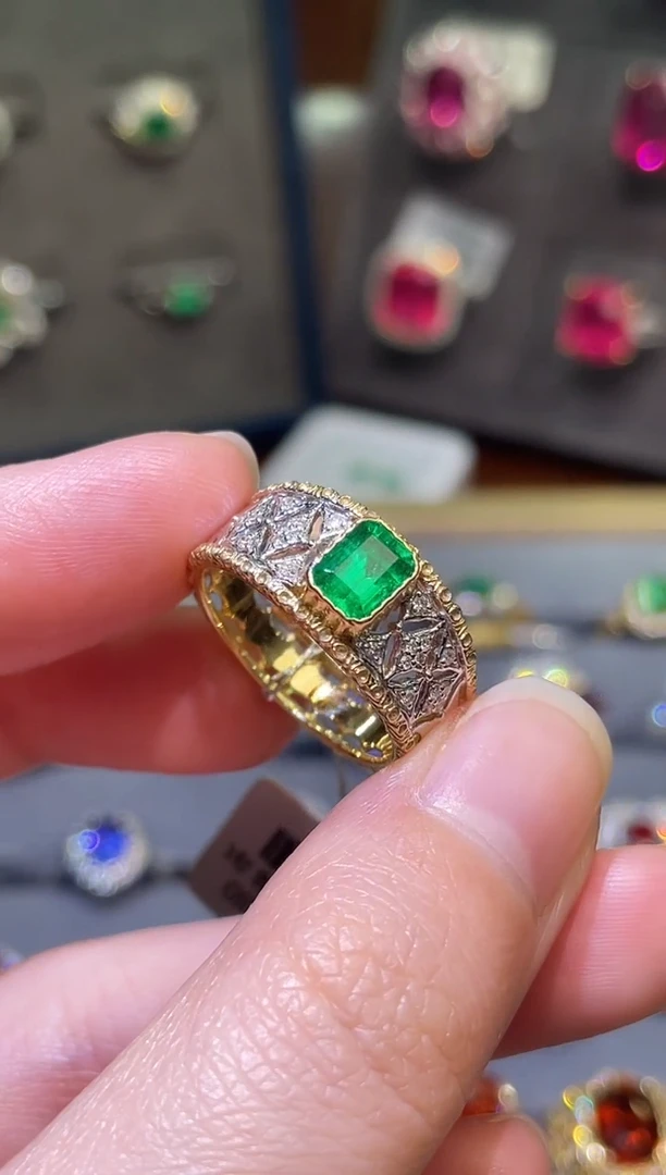 【闪购商品】祖母绿戒指18K金镶嵌/0.75ct/潘杰希尔