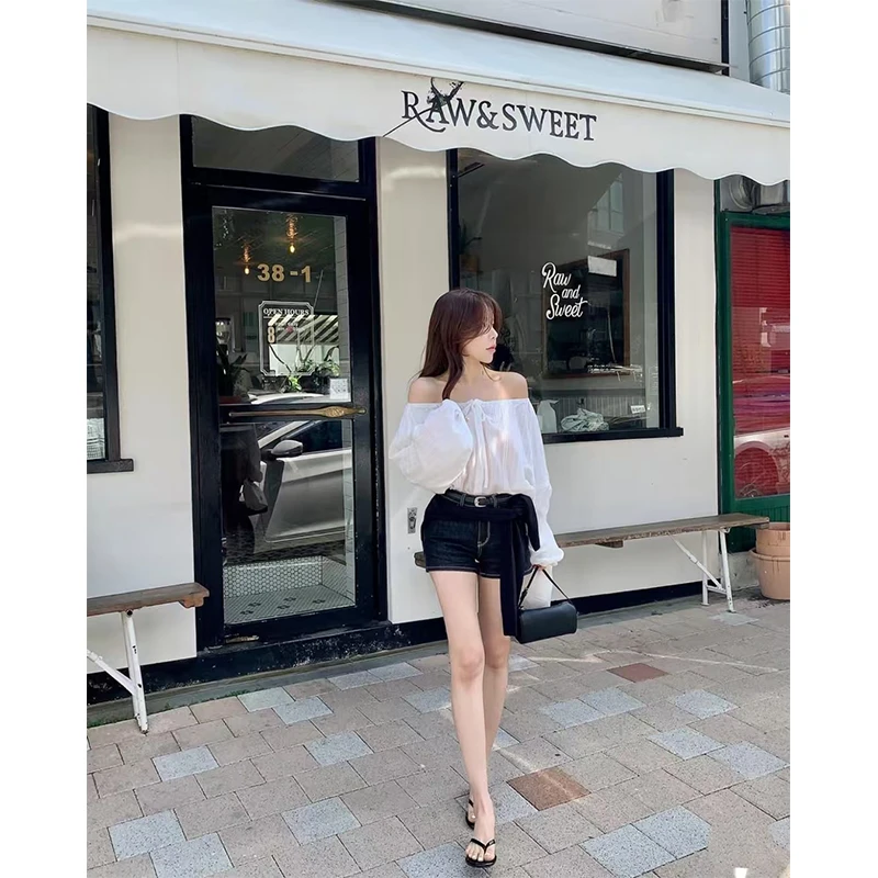 2025夏季穿搭女一字肩宽松显瘦百搭小众法式轻薄上衣牛仔性感短裤