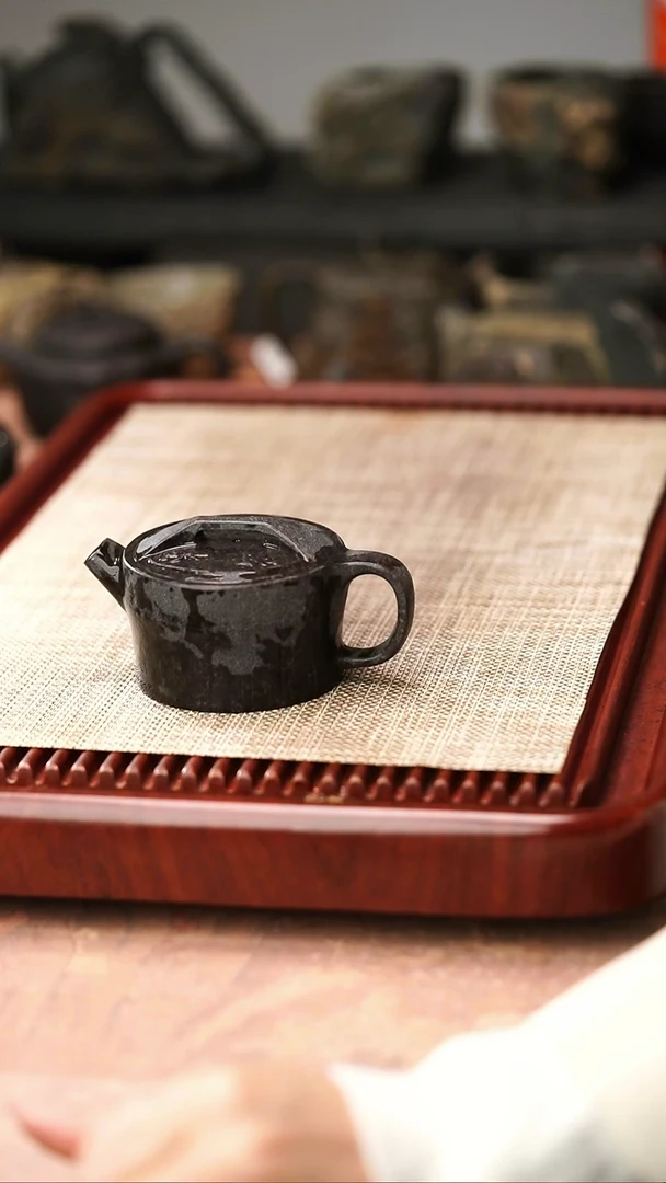 归玉堂冰碛岩重工雕刻长乐汉瓦壶160cc