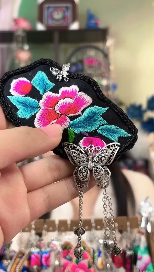 彩云南阁非遗老绣苗银饰品718