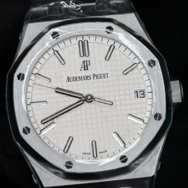 未使用 Audemars Piguet/爱彼 21年皇家橡树15500ST.OO.1220ST.04