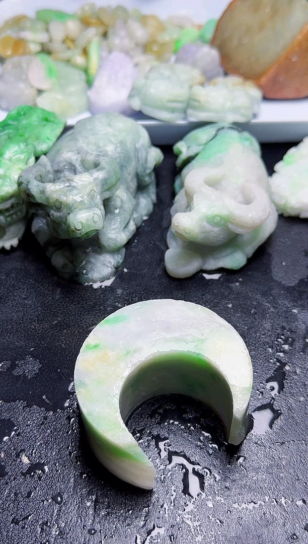 未镶嵌挂件翡翠作**客095