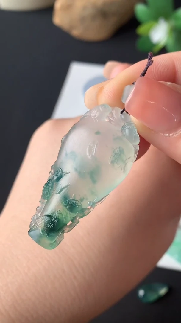 缅甸天然定制翡翠挂件