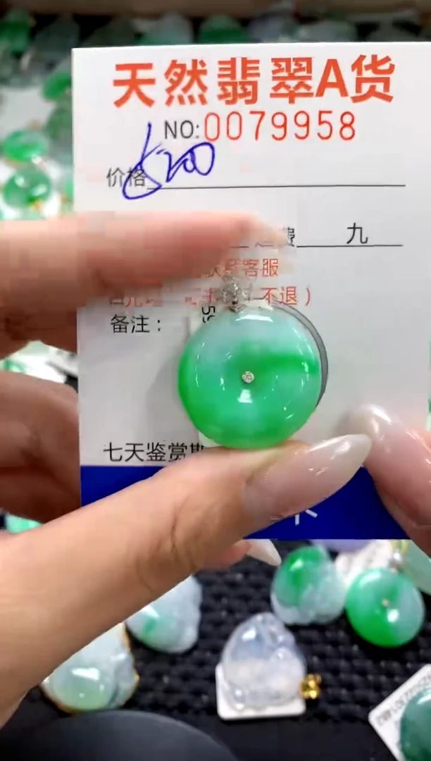 翡翠18K金镶嵌颈饰1111111111111111