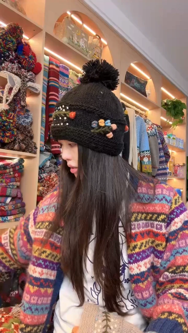 羊毛黑色绣花羊毛帽子