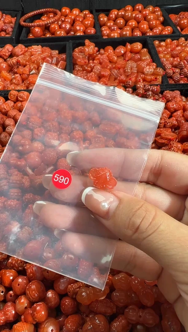 颈饰未镶嵌南红玛瑙1