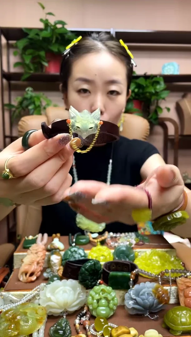 未镶嵌岫玉吊坠多样性发货发其中之一