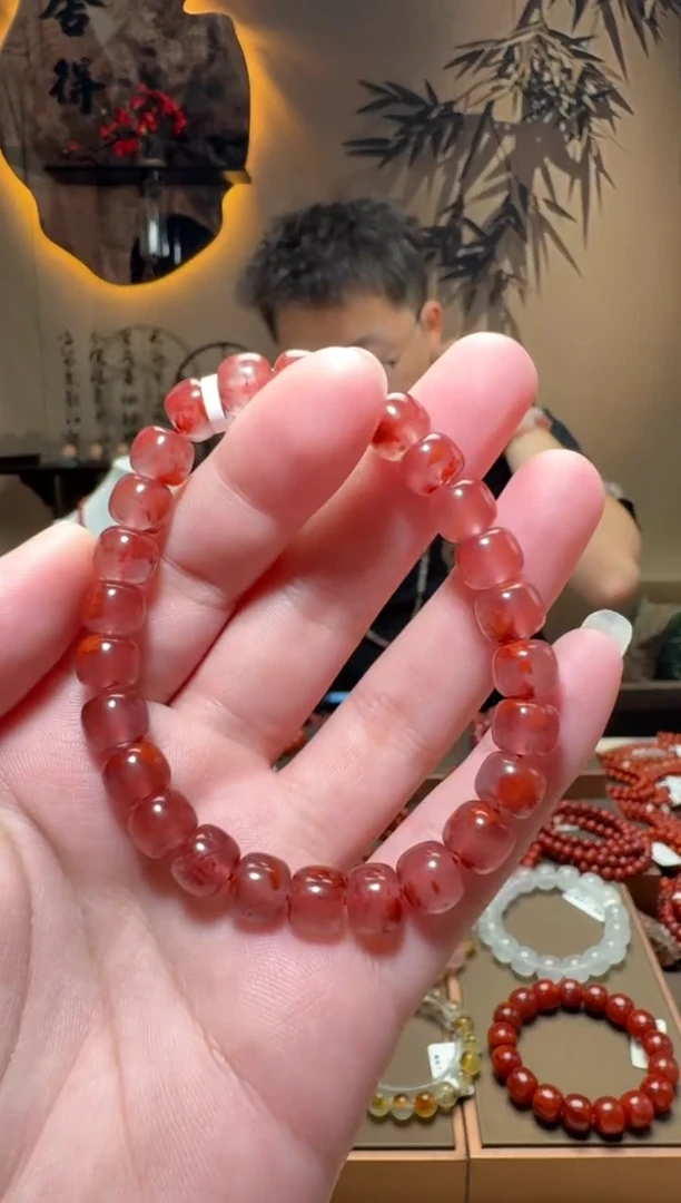 未镶嵌原矿手串南红玛瑙一条约8mm 多样性发货
