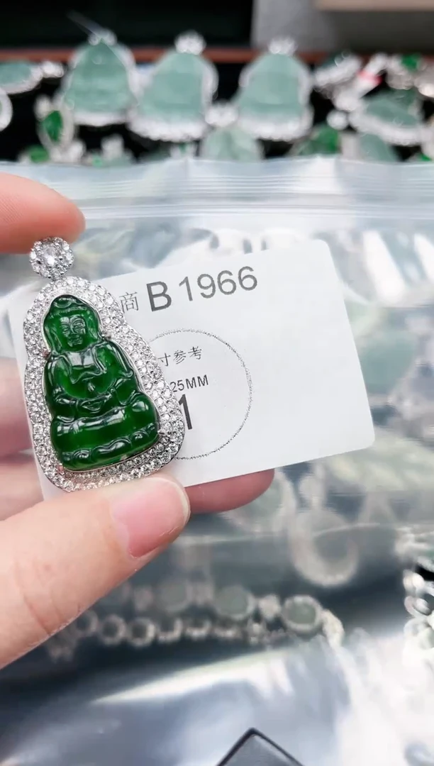 【闪购商品】翡翠颈饰未镶嵌赠皮绳1966