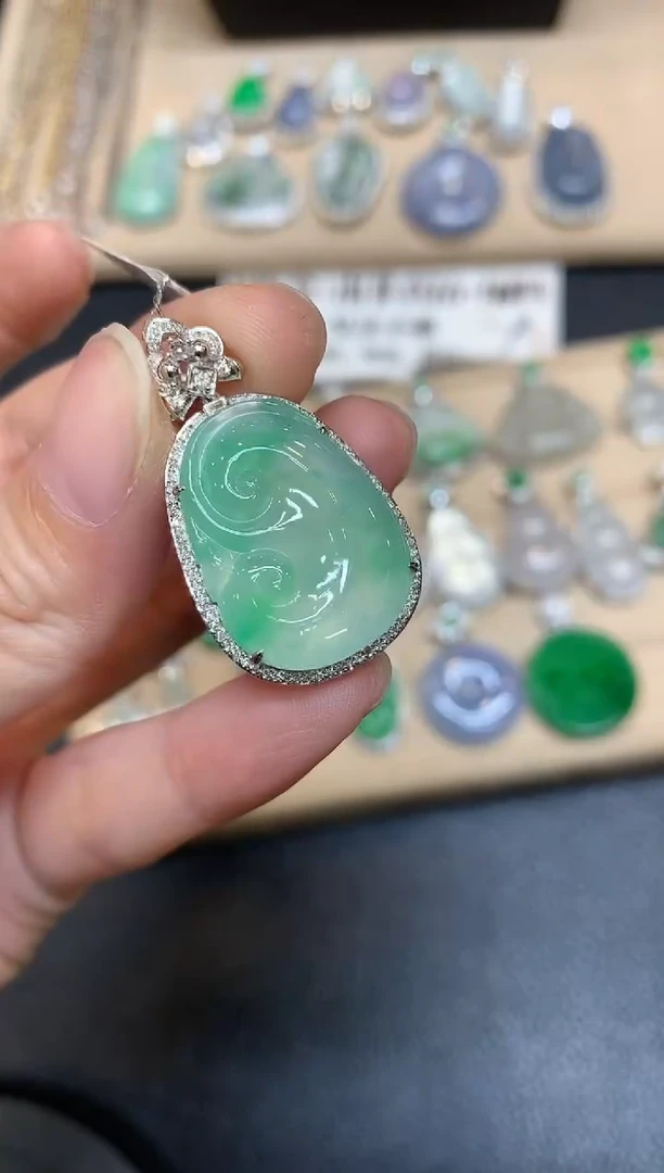 翡翠18K金镶嵌颈饰如意【无服务费】