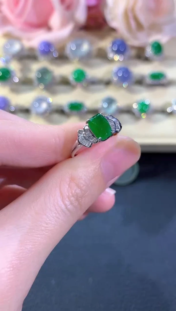 18K金镶嵌戒指翡翠冬日珠宝Q72