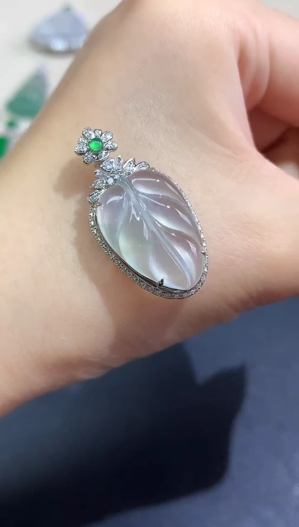 吊坠(不含链)18K金镶嵌翡翠吊坠(不含链)|6800