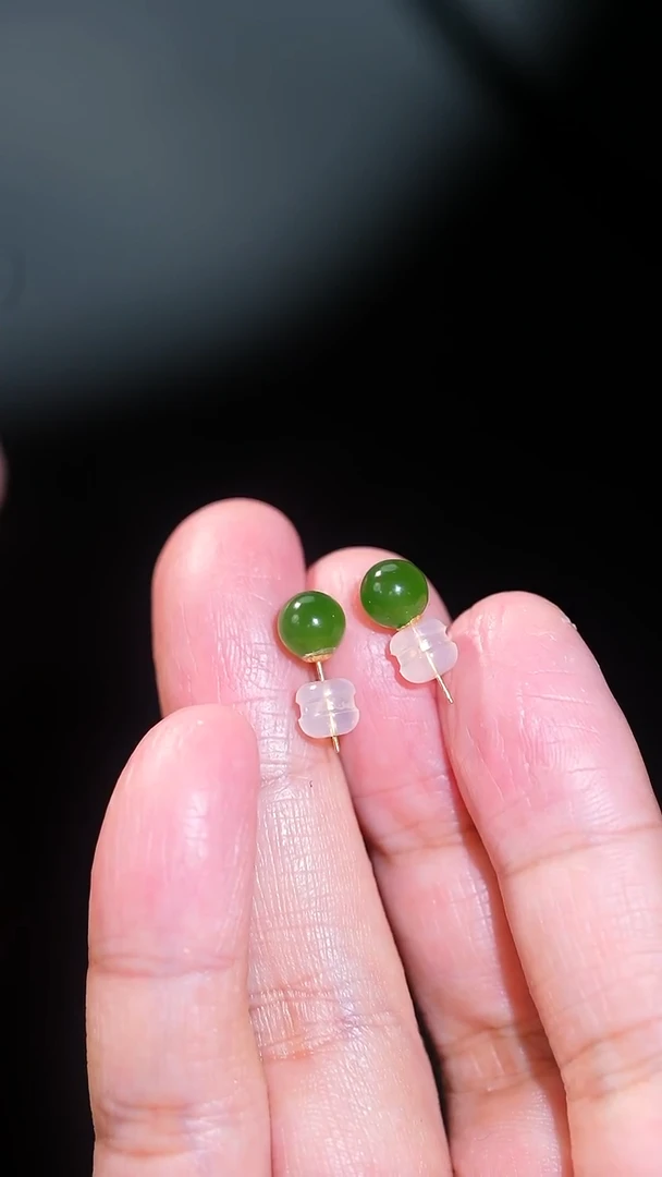 18K金镶嵌和田玉耳饰51多样性发一