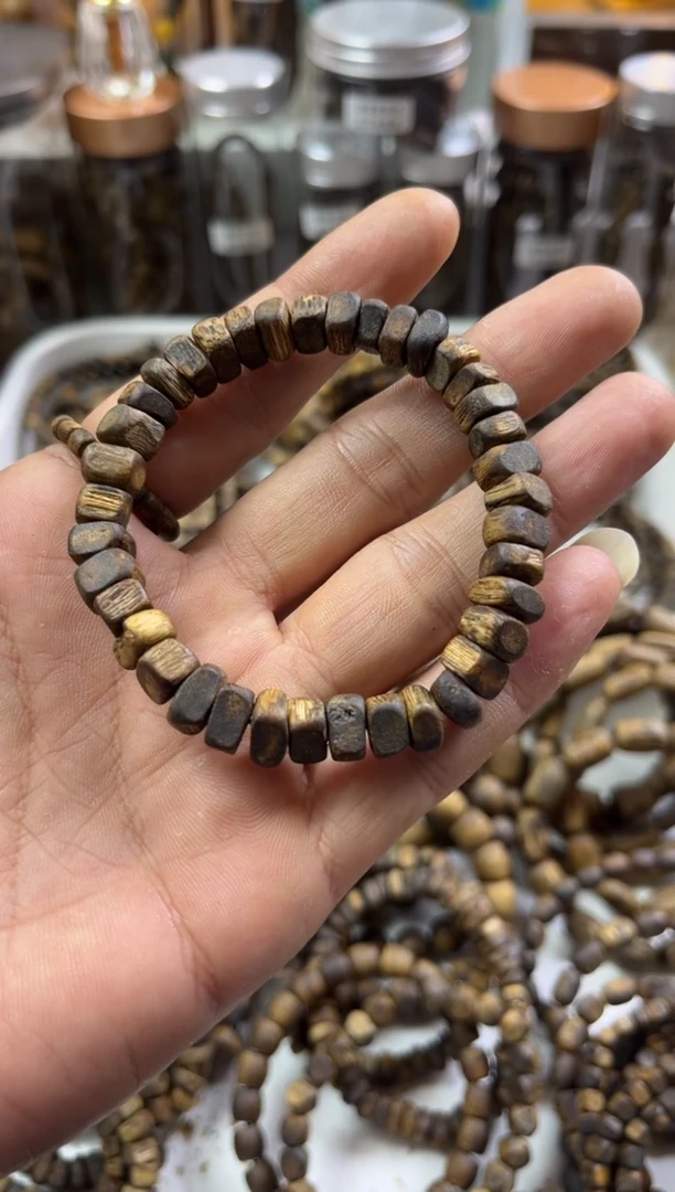 【闪购商品】沉香手串绿棋楠片珠 多样性选其一