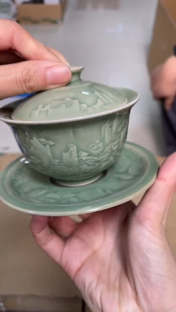 陶瓷类秘色山水三才盖碗  微瑕