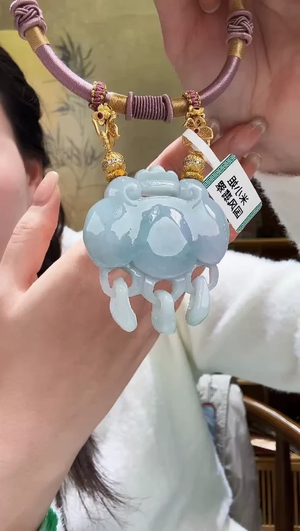 颈饰未镶嵌翡翠吊坠