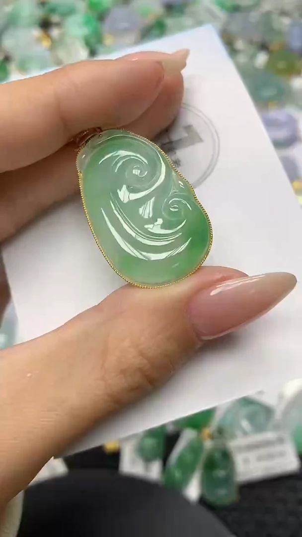 颈饰18K金镶嵌翡翠11111111111