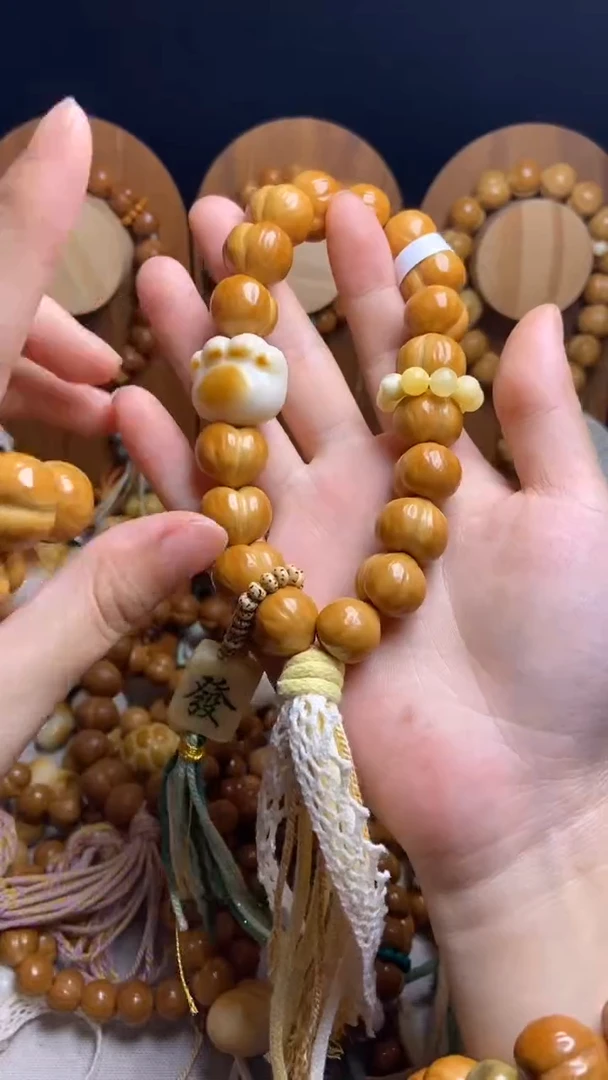 手串猴头核桃小*包全品聚宝盆猫爪黄跑环发财牌吊奶油风手持