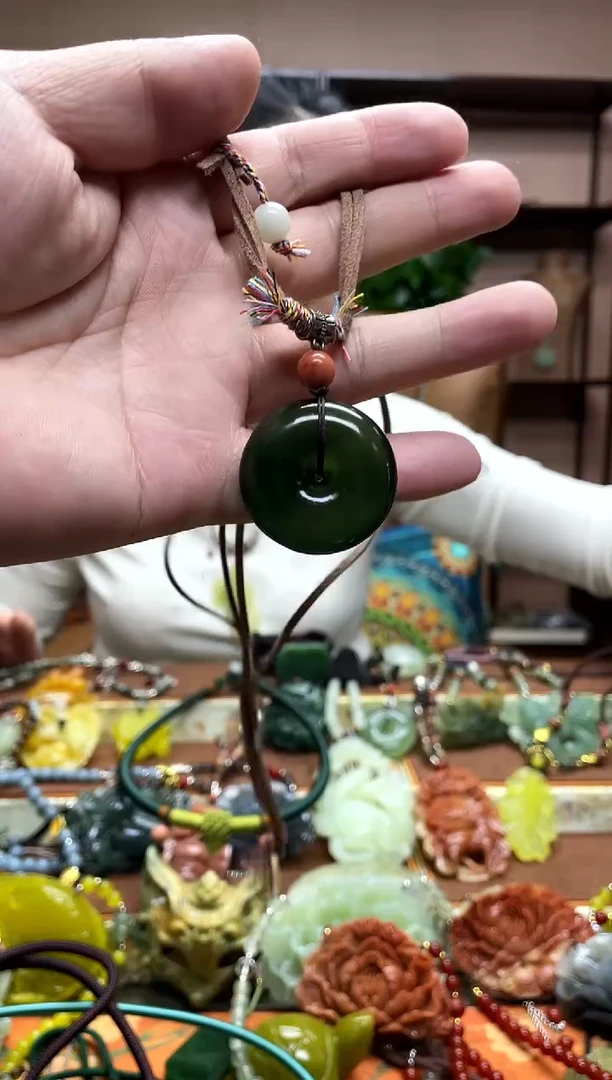 未镶嵌岫玉吊坠·1