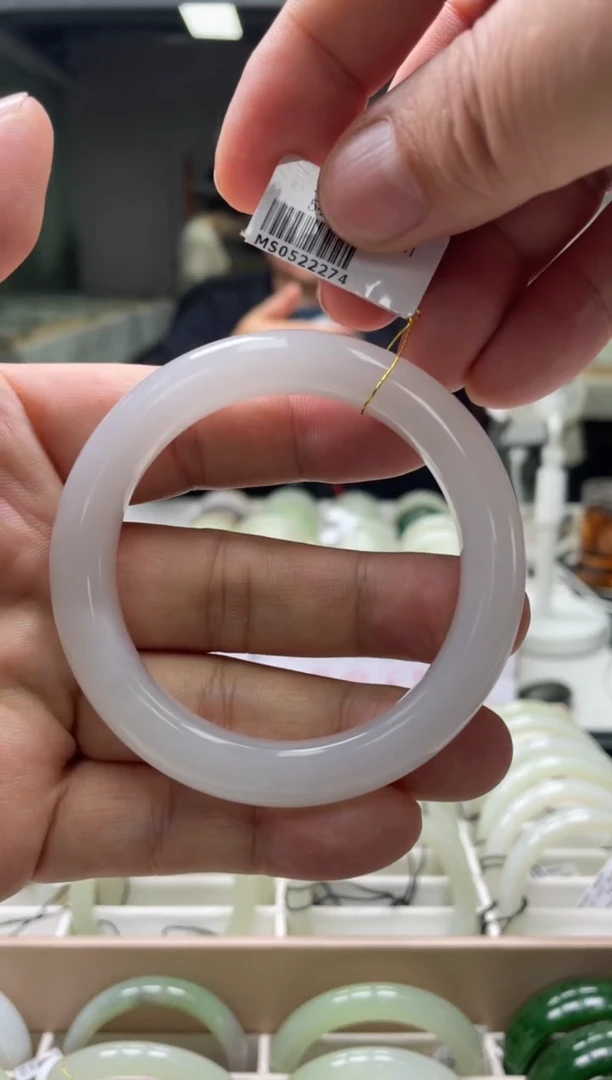 【闪购商品】和田玉手镯未镶嵌编码 2274圈口55-56