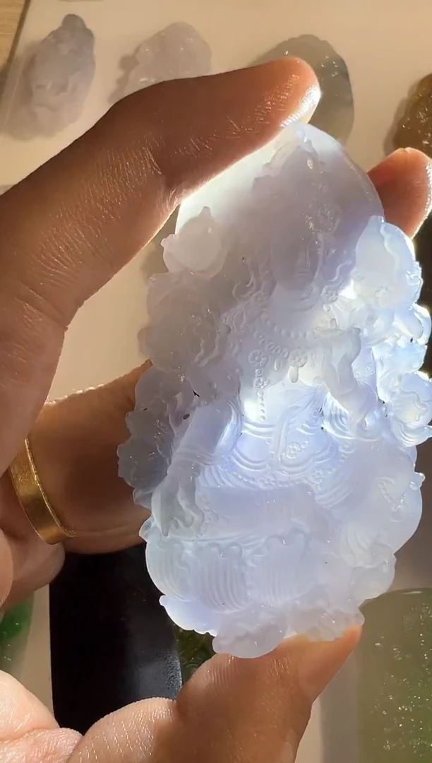未镶嵌定制翡翠度母