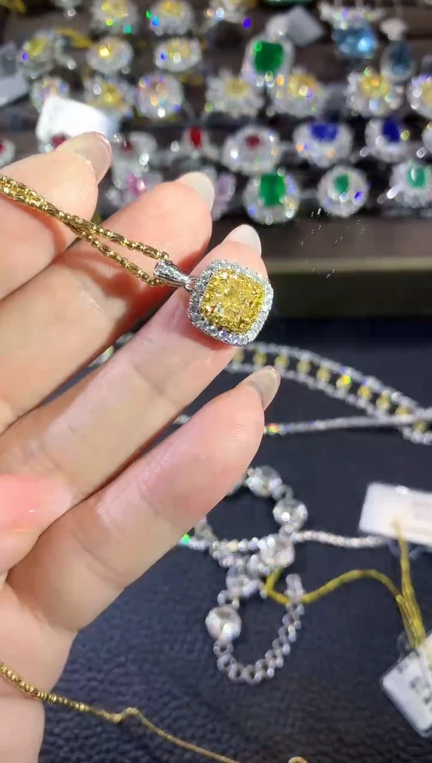 18K金镶嵌吊坠(不含链)钻石C14