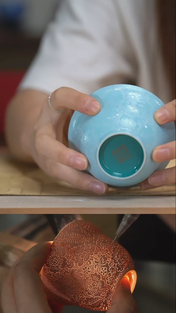瓷片内松石绿外扒花盖碗