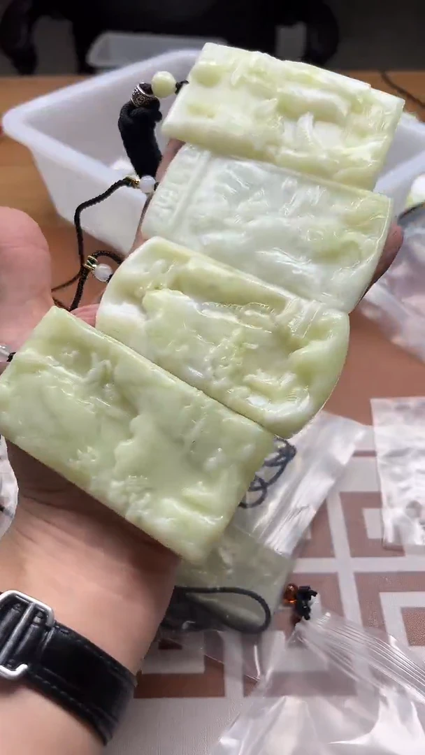 未镶嵌透闪石-蛇纹石玉颈饰多样性发货一件