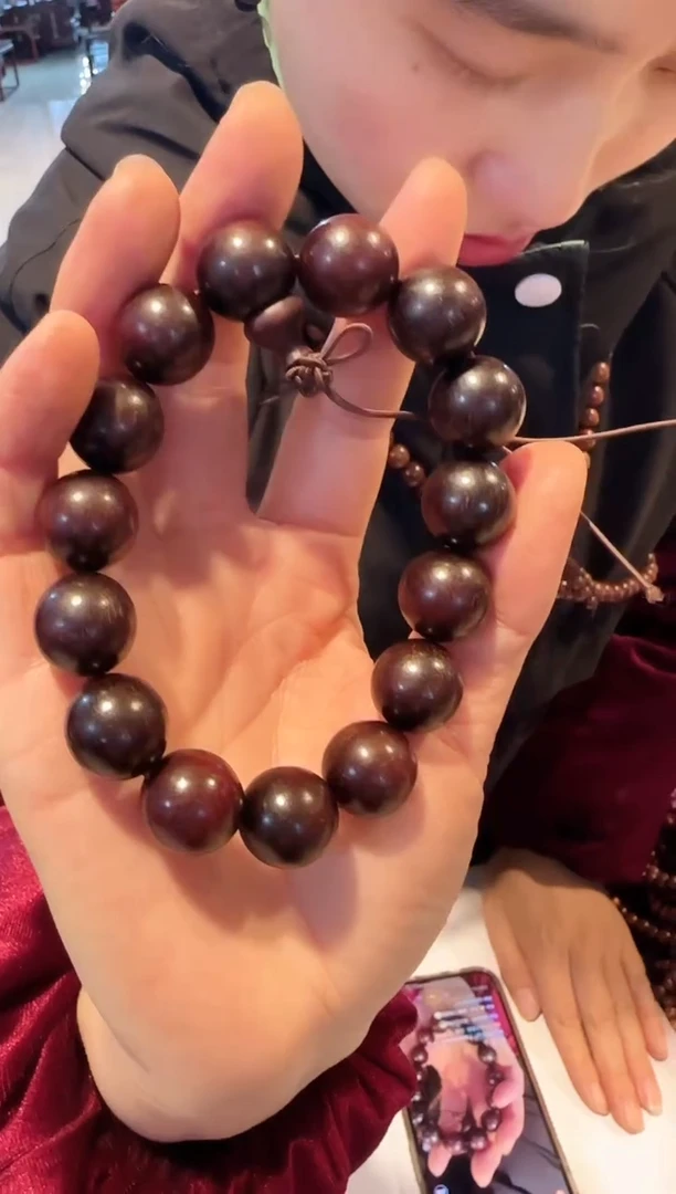 【闪购商品】血檀1.8单圈手串多样性发货