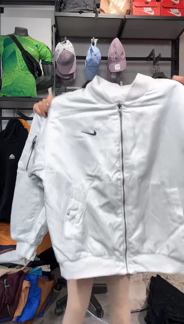 1590   编码 瑕疵款直播间过款为准 尺码  170