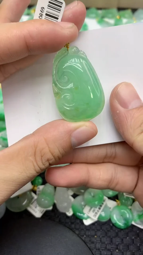 翡翠18K金镶嵌颈饰天然缅甸A货翡翠