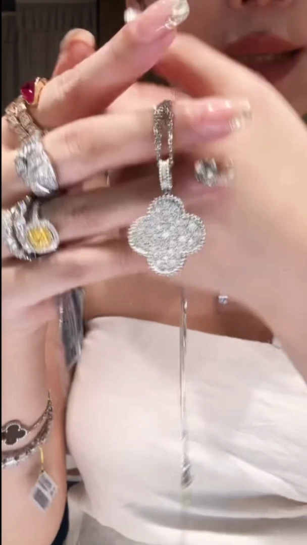 铂Pt950镶嵌项链钻石超大花朵