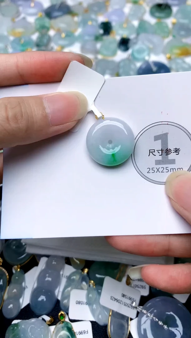 颈饰18K金镶嵌翡翠天然A货翡翠